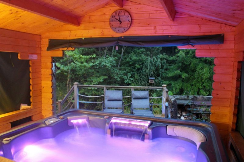 Hot Tub Cottages Made For Two